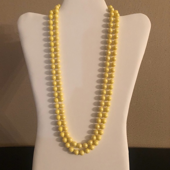 🌸VTG Double Strand Yellow Bead Necklace - Picture 4 of 5